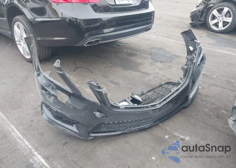 2010 Mercedes-Benz E 550 z USA, uszkodzony, nr VIN WDDHF7CB6AA045680